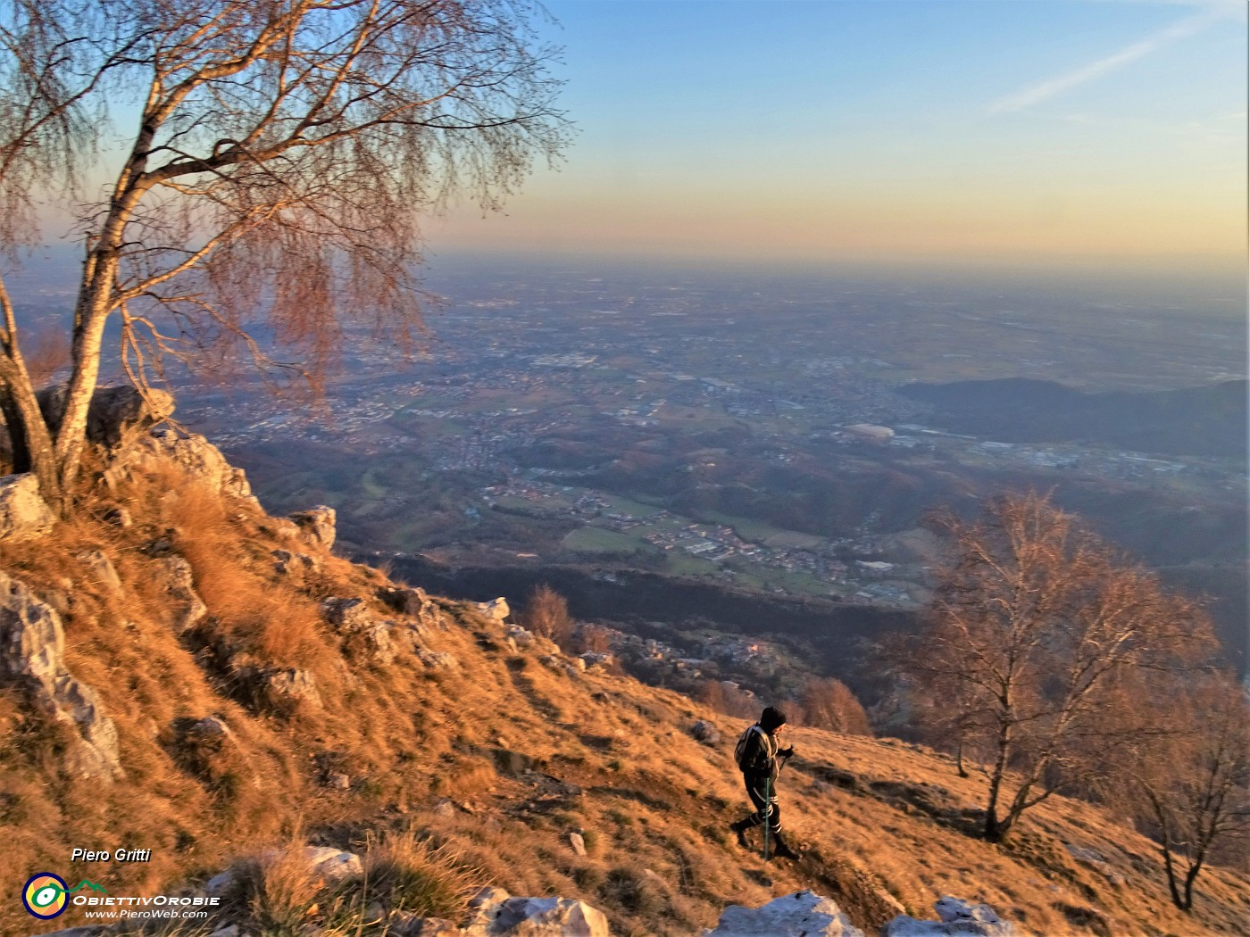 65 Scendiamo dalla variante ripida esposta al tramonto.JPG